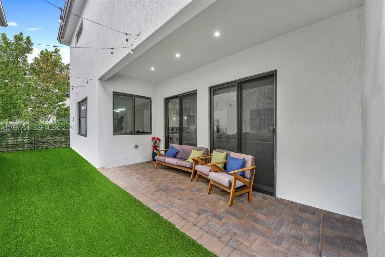 4346 NW 81st Ave , Doral, FL 33166 Photo