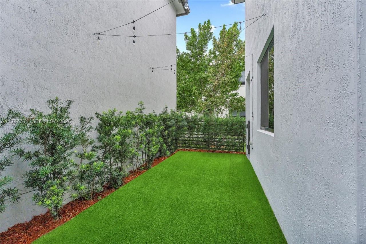 4346 NW 81st Ave , Doral, FL 33166 Photo