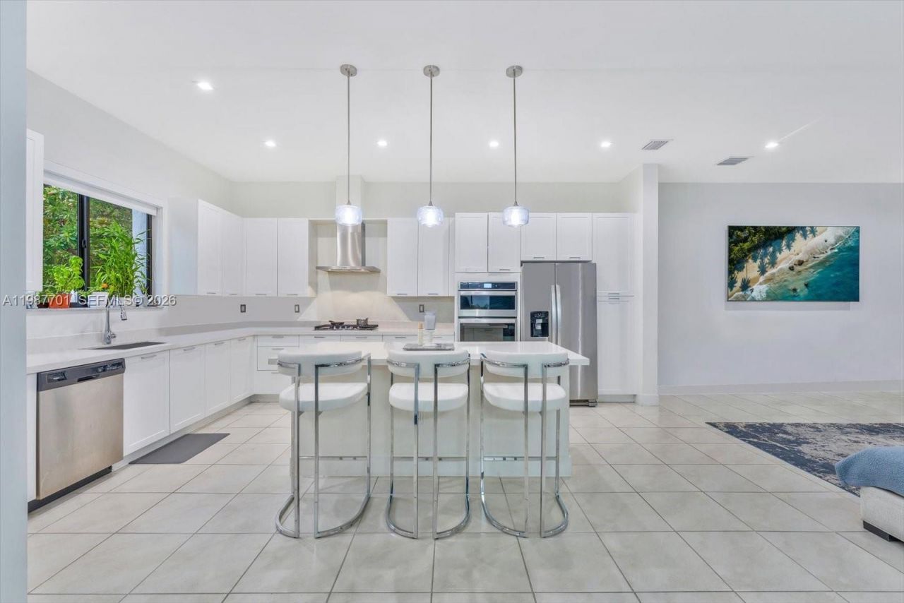 4346 NW 81st Ave , Doral, FL 33166 Photo