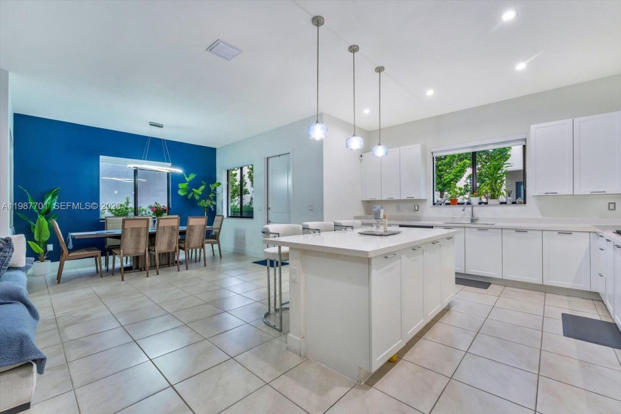 4346 NW 81st Ave , Doral, FL 33166 Photo