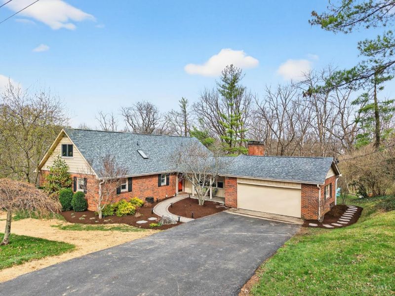 350 Pleasant Hill Drive, Wyoming, OH 45215 Photo 2