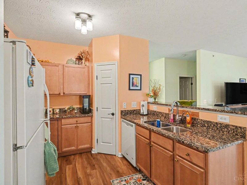 5401 Michelles Oak Court, Unit E, Green Township, OH 45238 Photo 11