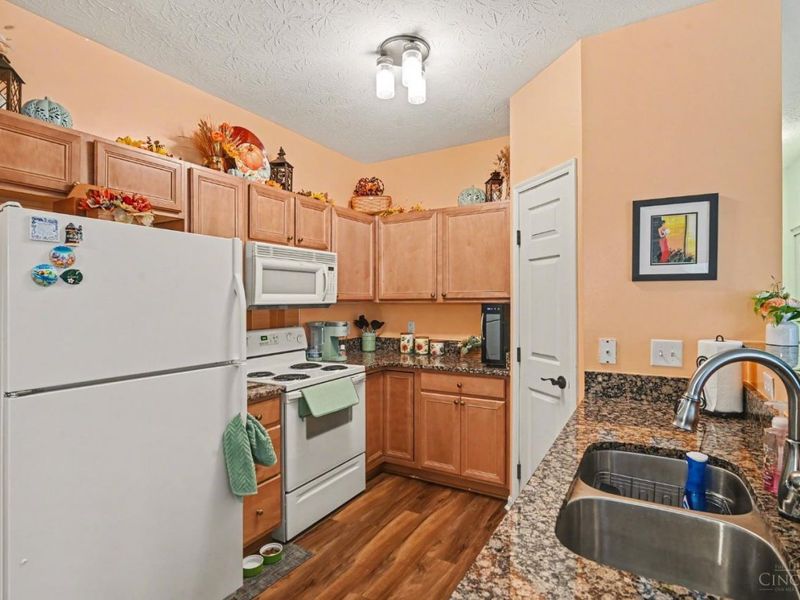 5401 Michelles Oak Court, Unit E, Green Township, OH 45238 Photo 12