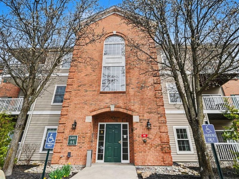 5401 Michelles Oak Court, Unit E, Green Township, OH 45238 Photo 2