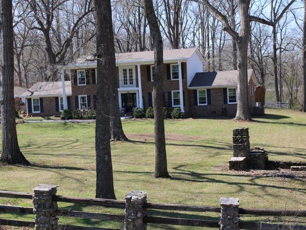 1311 Academy Rd, Portland, TN 37148