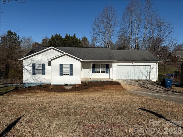 86 34th Avenue NW, Hickory, NC 28601