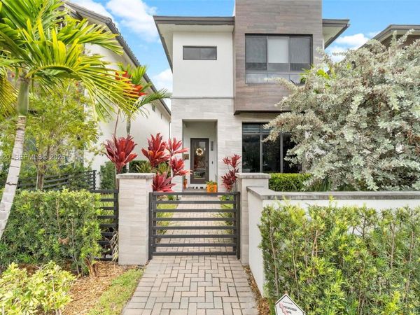 8237 NW 43rd St , Doral, FL 33166