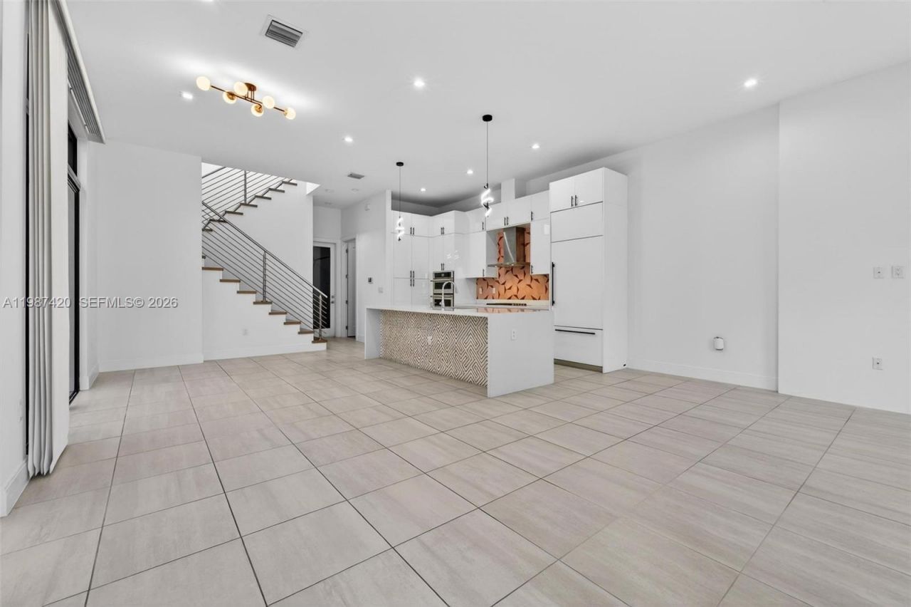 8237 NW 43rd St , Doral, FL 33166 Photo