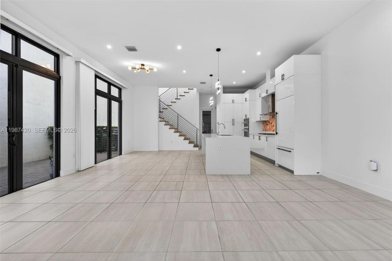 8237 NW 43rd St , Doral, FL 33166 Photo