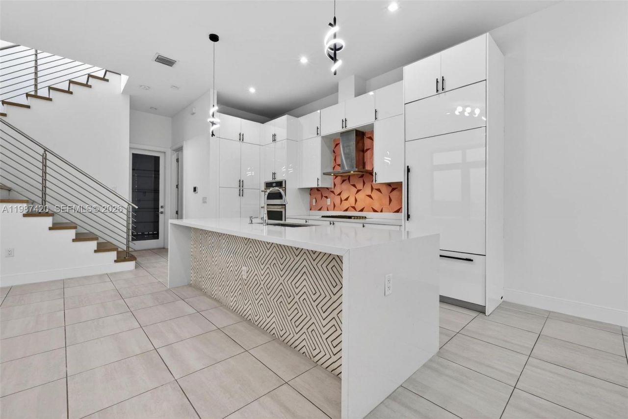 8237 NW 43rd St , Doral, FL 33166 Photo