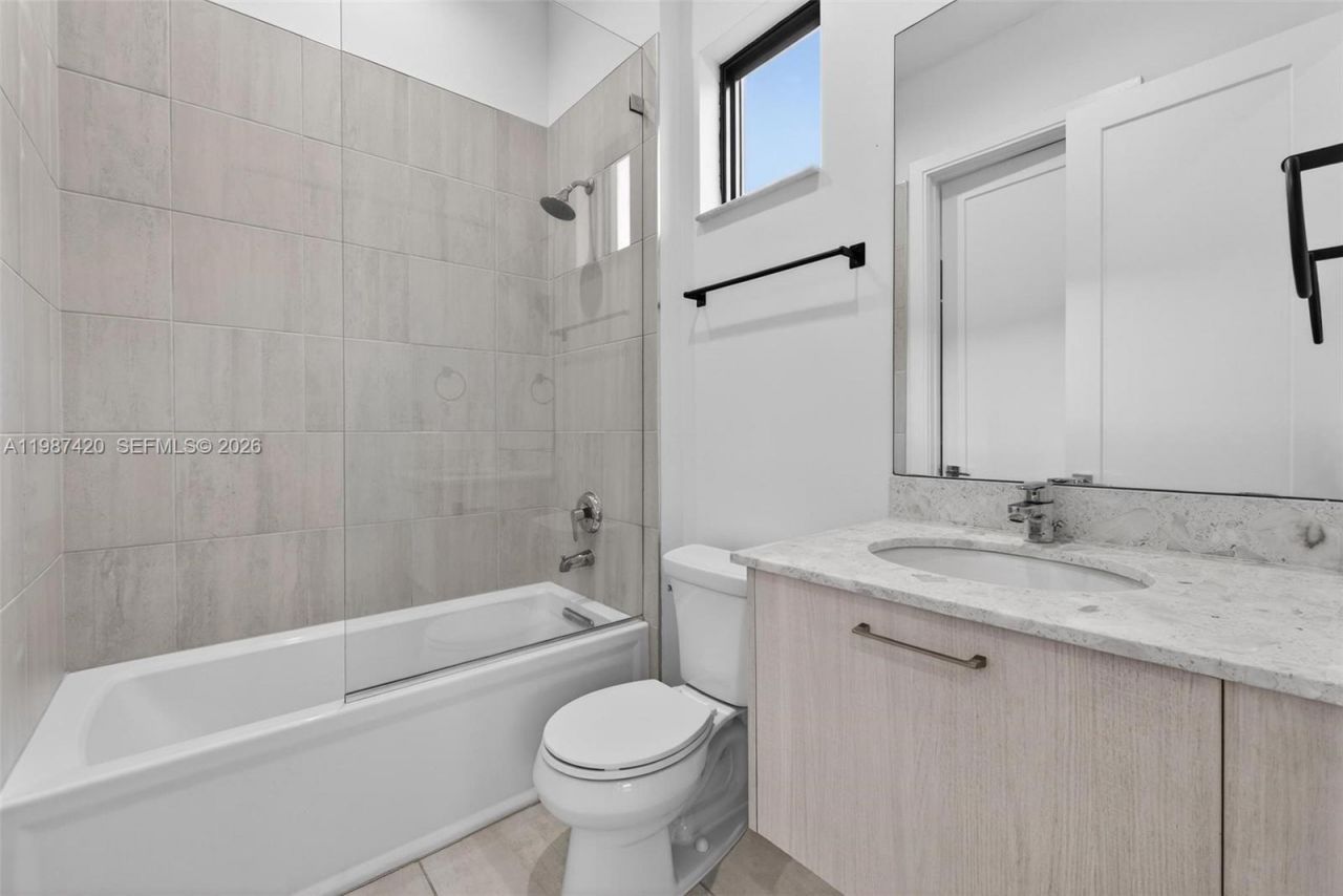 8237 NW 43rd St , Doral, FL 33166 Photo