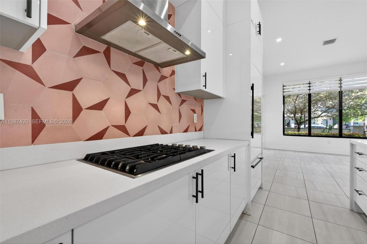 8237 NW 43rd St , Doral, FL 33166 Photo