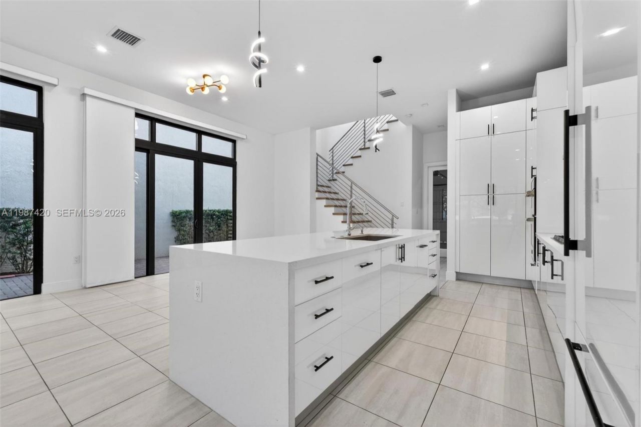 8237 NW 43rd St , Doral, FL 33166 Photo