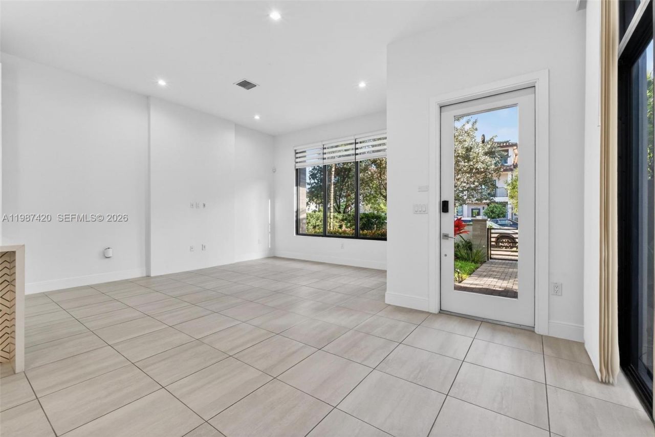 8237 NW 43rd St , Doral, FL 33166 Photo