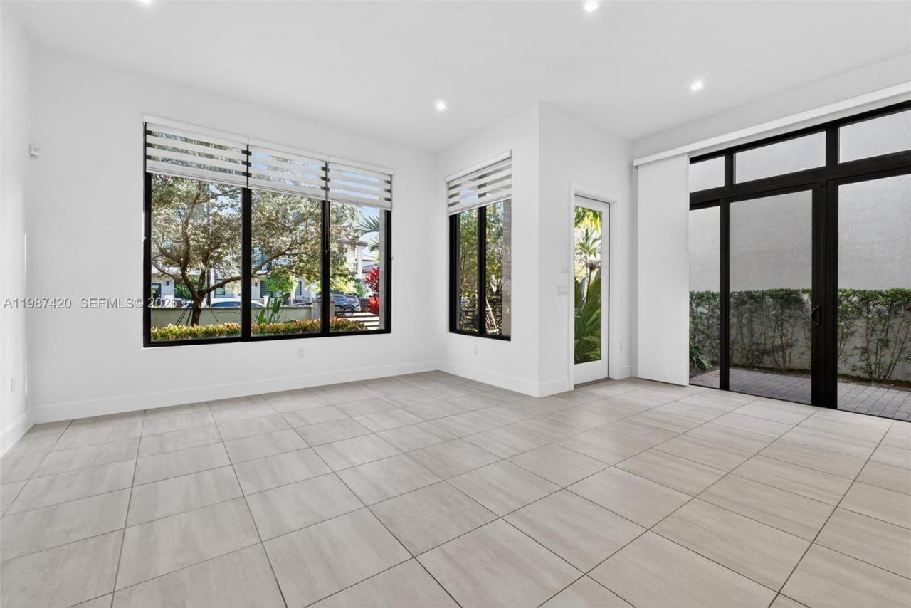 8237 NW 43rd St , Doral, FL 33166 Photo