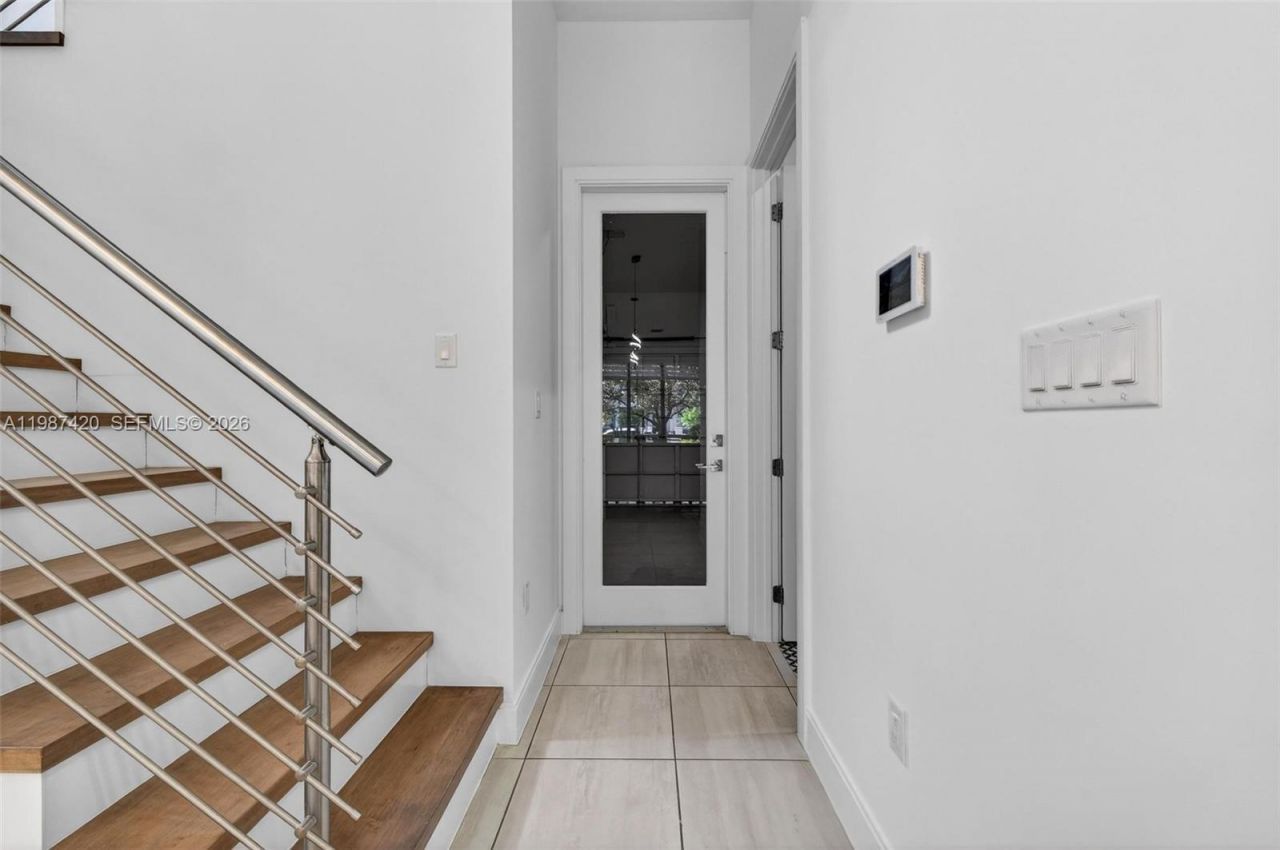 8237 NW 43rd St , Doral, FL 33166 Photo