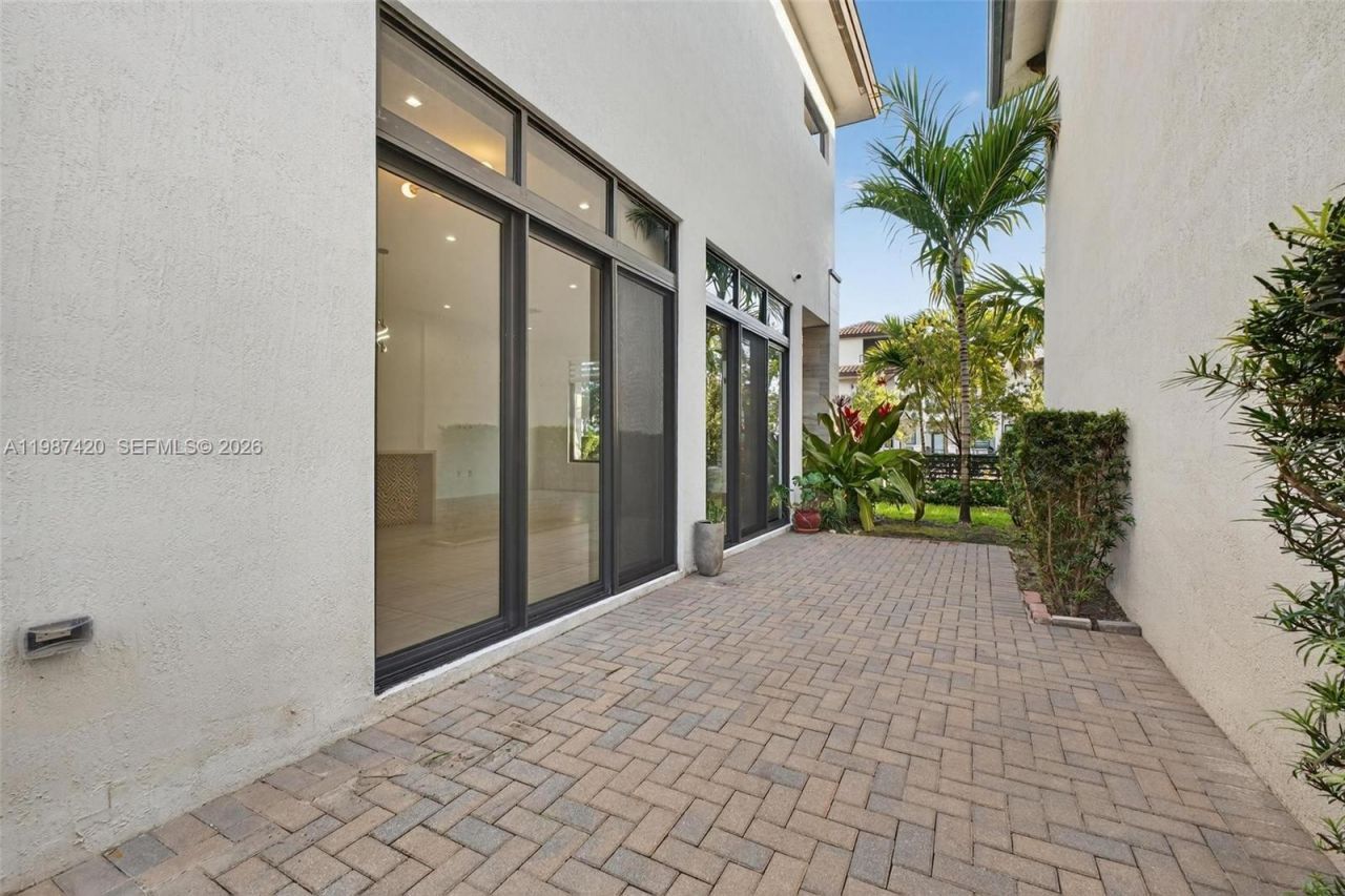 8237 NW 43rd St , Doral, FL 33166 Photo