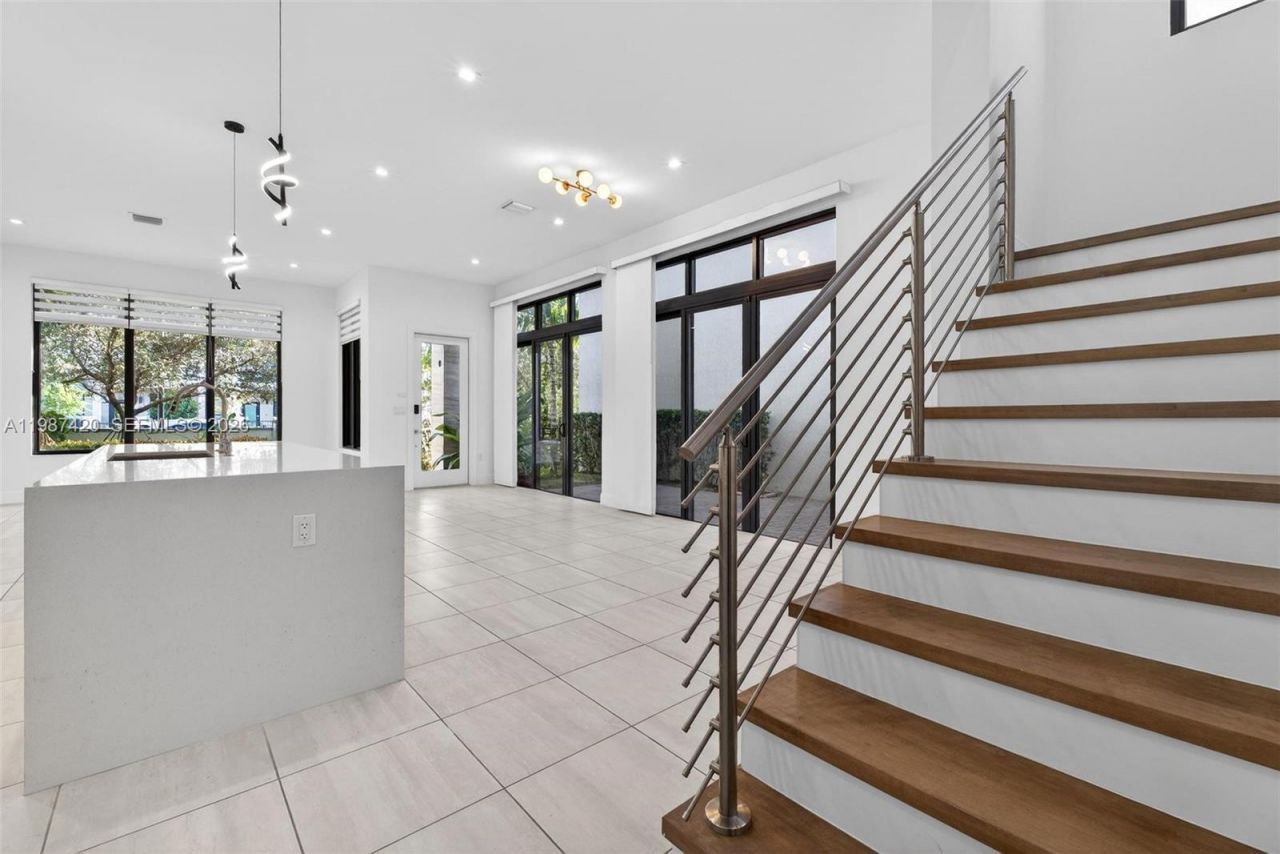 8237 NW 43rd St , Doral, FL 33166 Photo