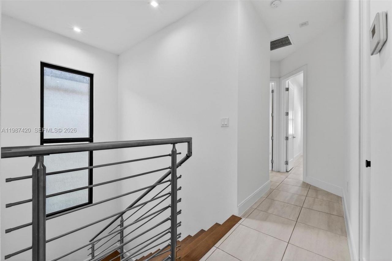 8237 NW 43rd St , Doral, FL 33166 Photo