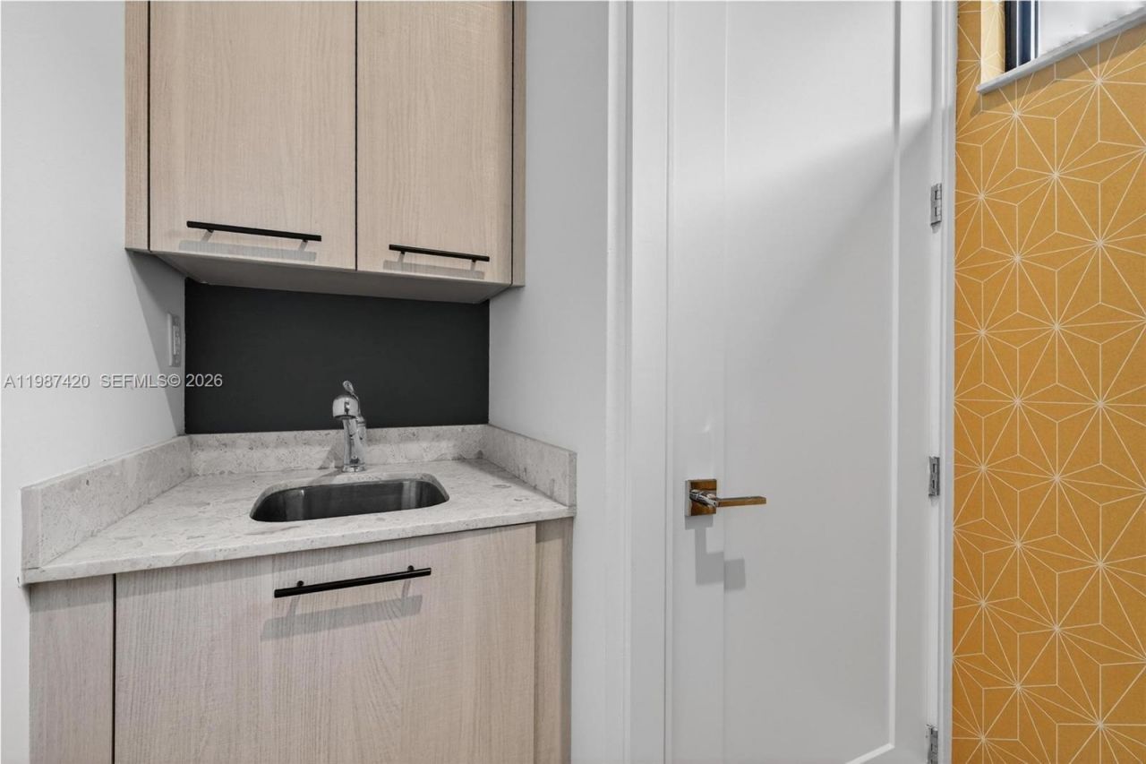 8237 NW 43rd St , Doral, FL 33166 Photo