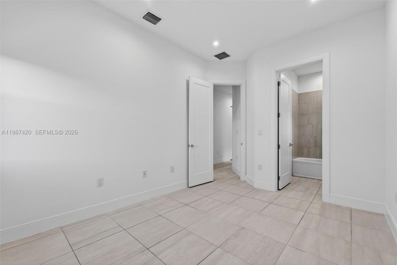 8237 NW 43rd St , Doral, FL 33166 Photo