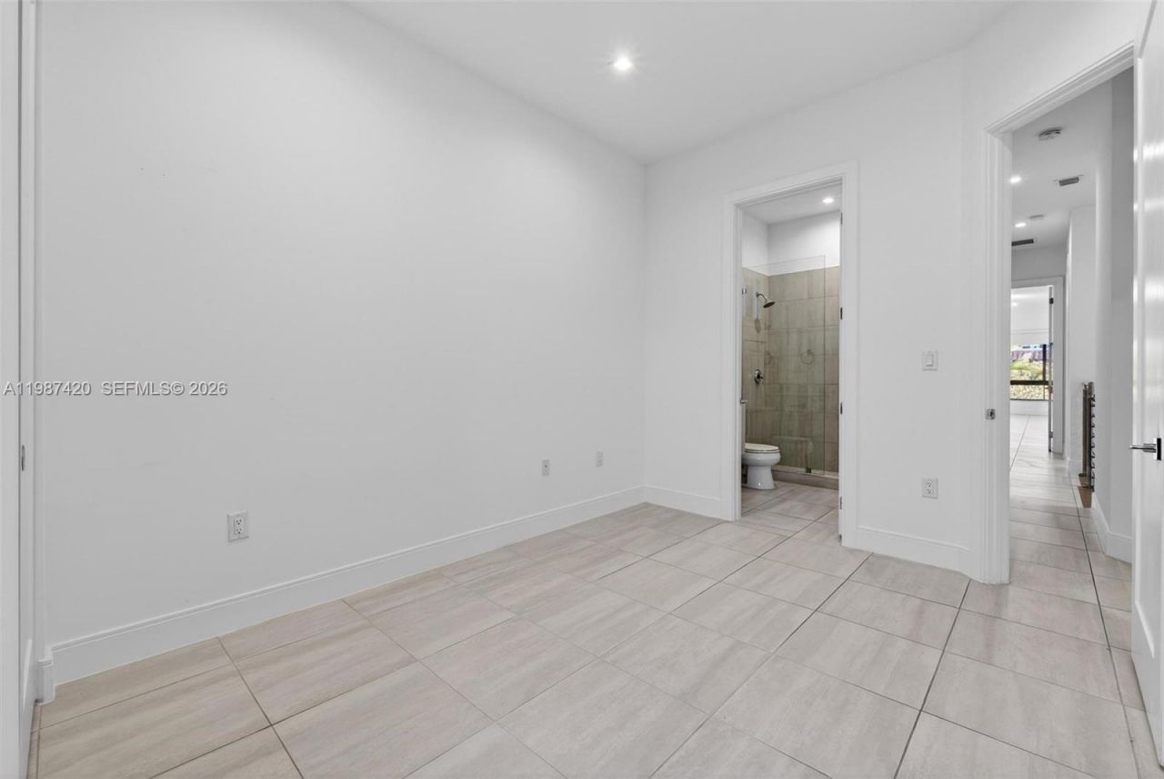 8237 NW 43rd St , Doral, FL 33166 Photo