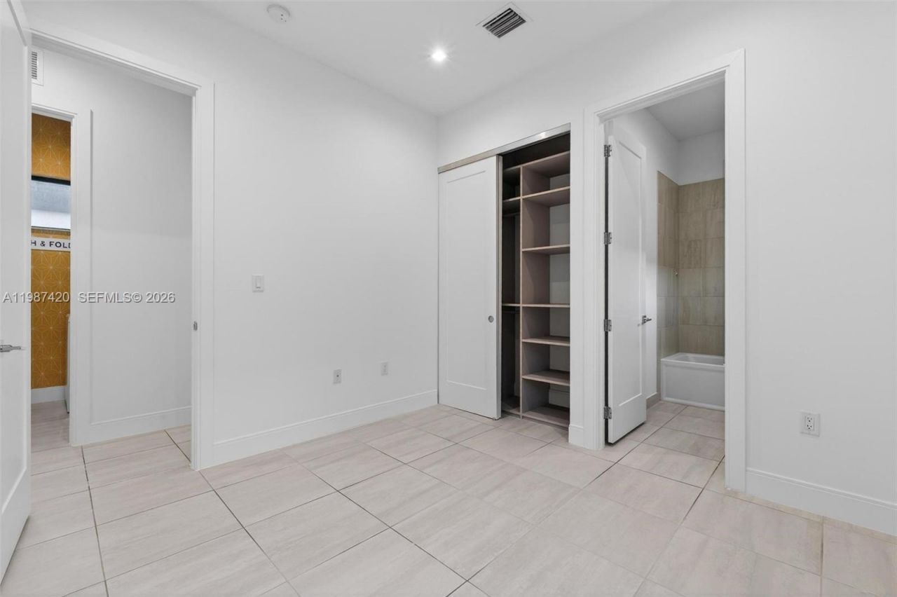 8237 NW 43rd St , Doral, FL 33166 Photo