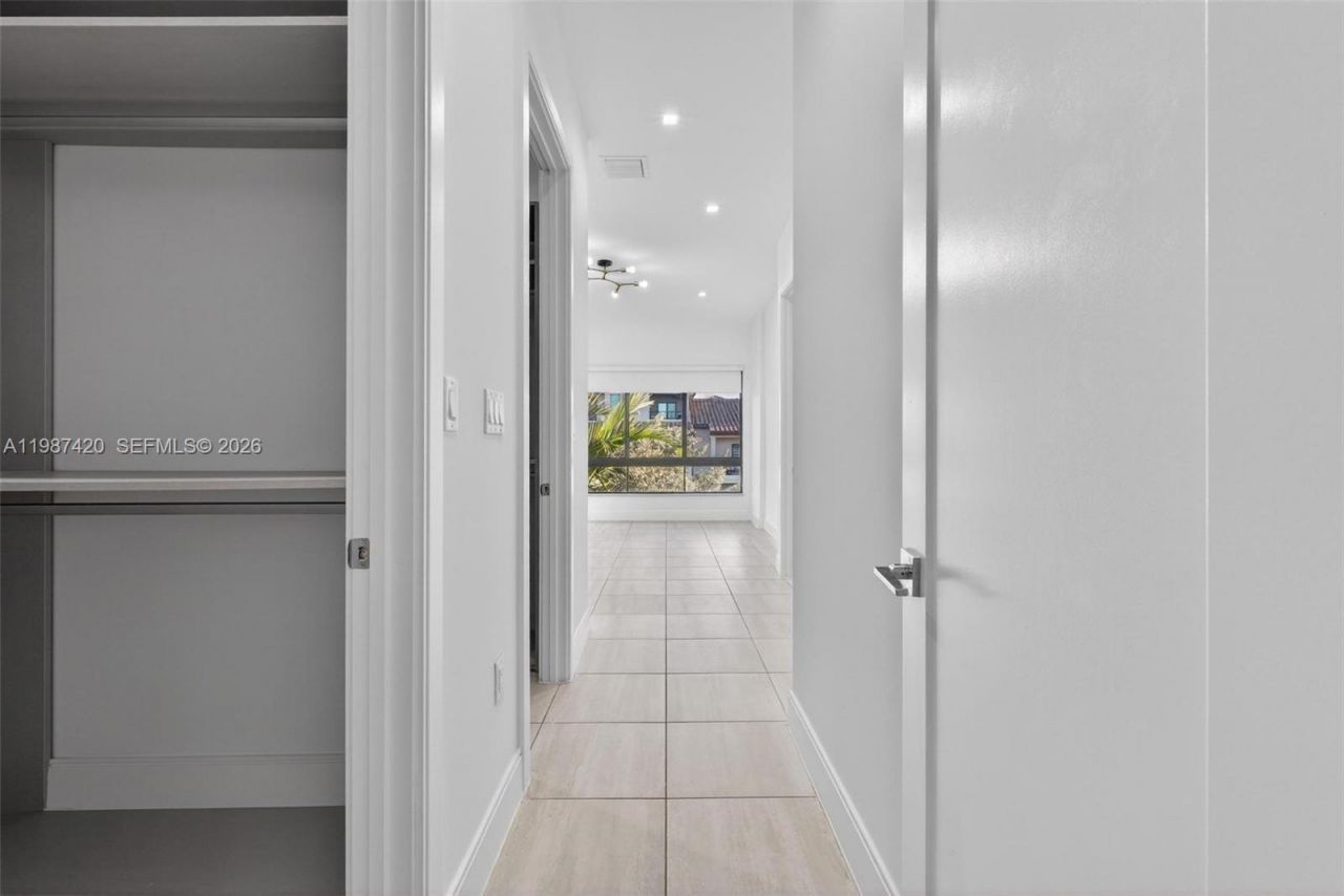 8237 NW 43rd St , Doral, FL 33166 Photo