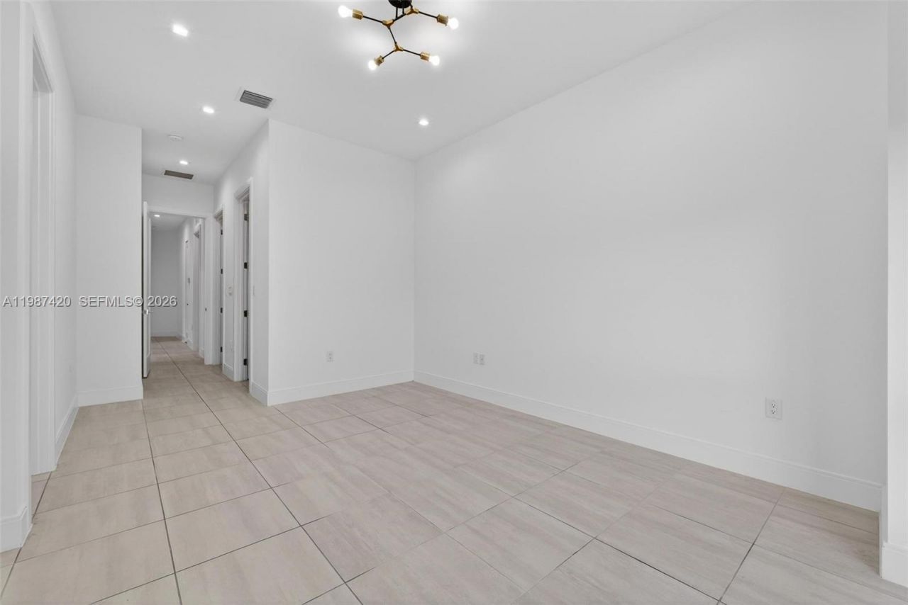 8237 NW 43rd St , Doral, FL 33166 Photo