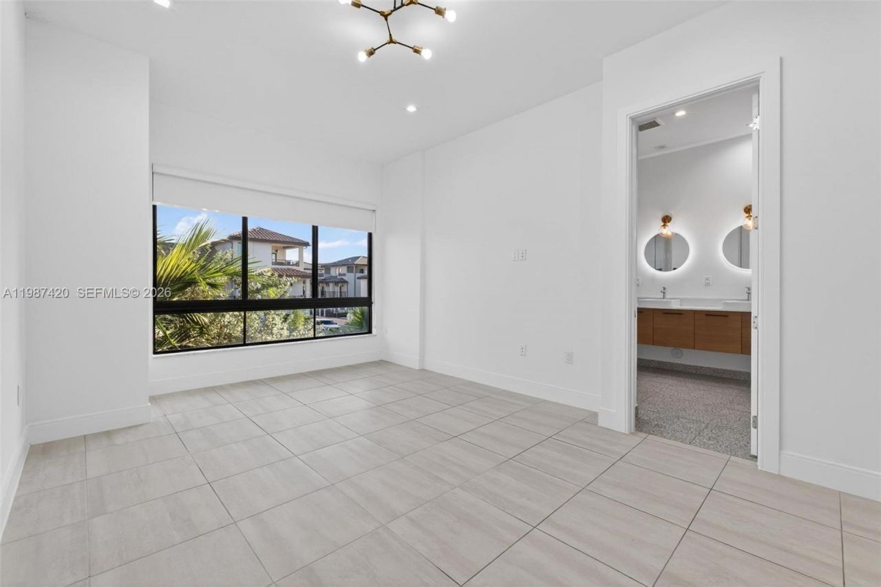 8237 NW 43rd St , Doral, FL 33166 Photo