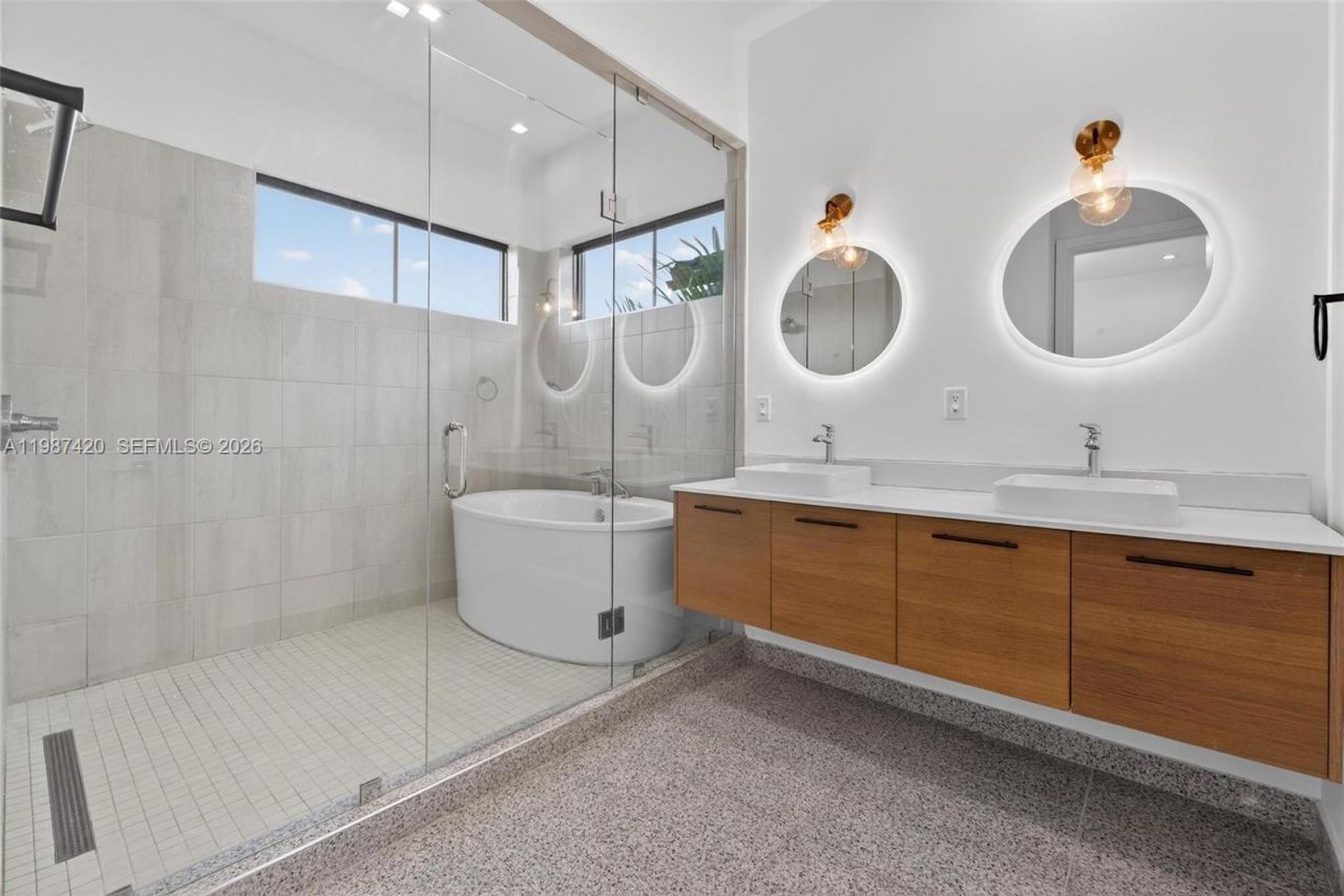 8237 NW 43rd St , Doral, FL 33166 Photo