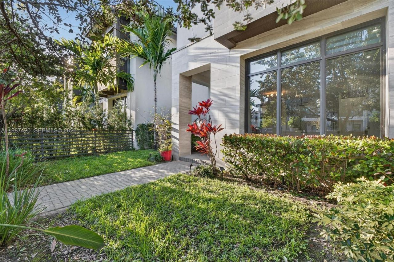 8237 NW 43rd St , Doral, FL 33166 Photo