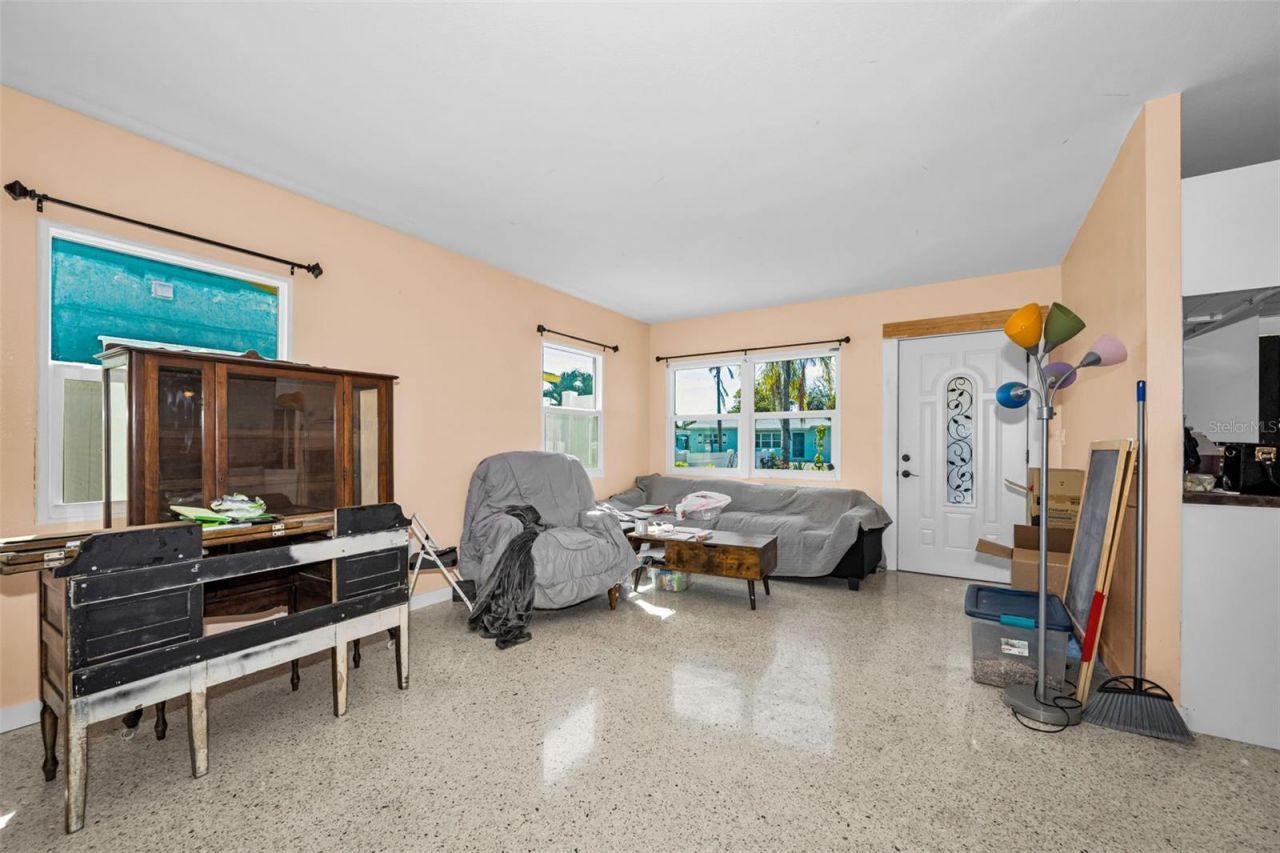 5769 Dartmouth Avenue N, Saint Petersburg, FL 33710 Photo