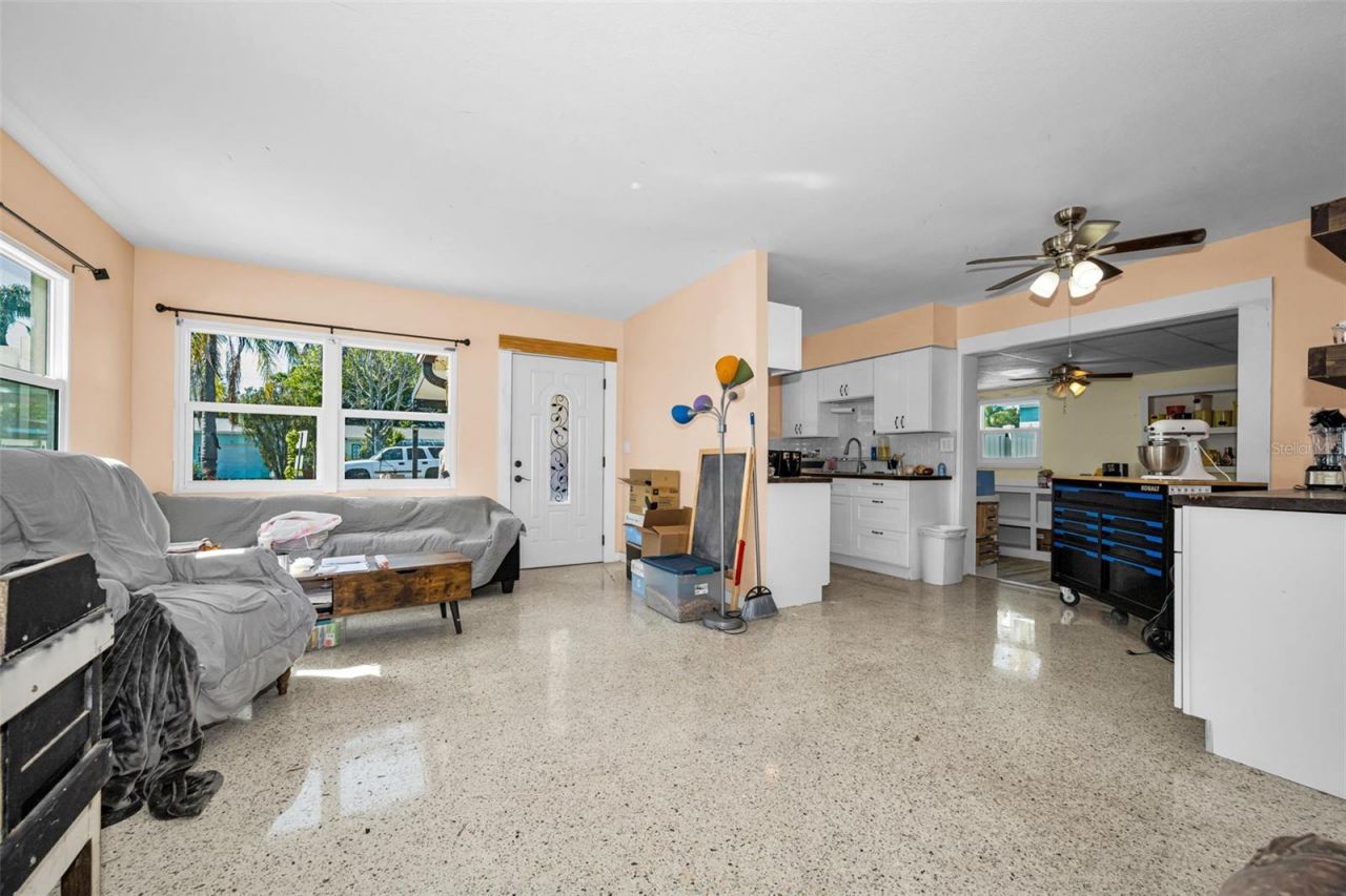 5769 Dartmouth Avenue N, Saint Petersburg, FL 33710 Photo
