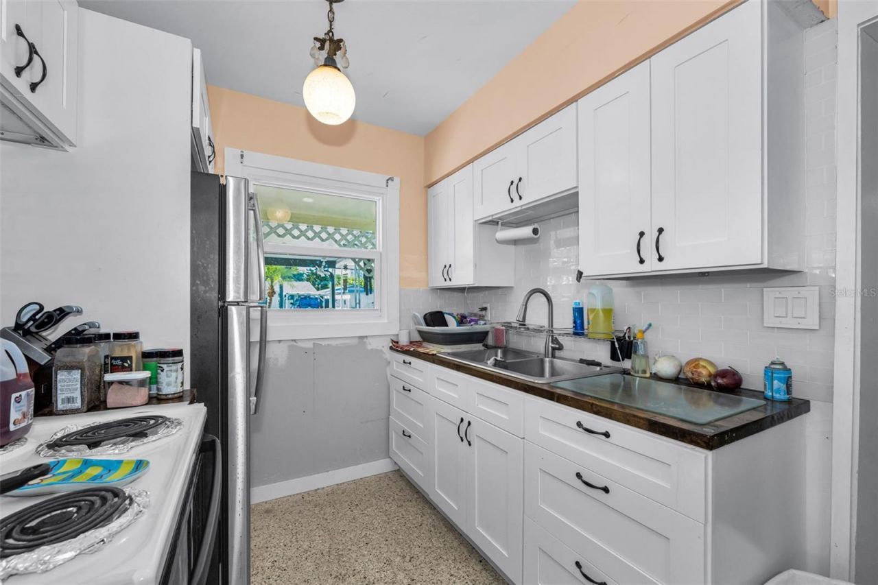 5769 Dartmouth Avenue N, Saint Petersburg, FL 33710 Photo