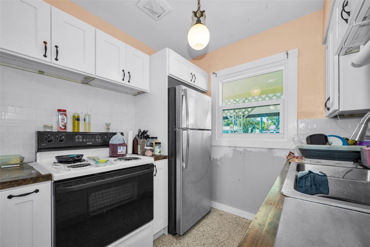 5769 Dartmouth Avenue N, Saint Petersburg, FL 33710 Photo