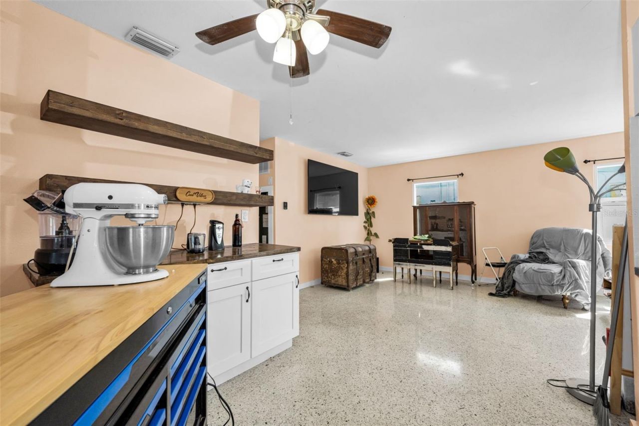5769 Dartmouth Avenue N, Saint Petersburg, FL 33710 Photo