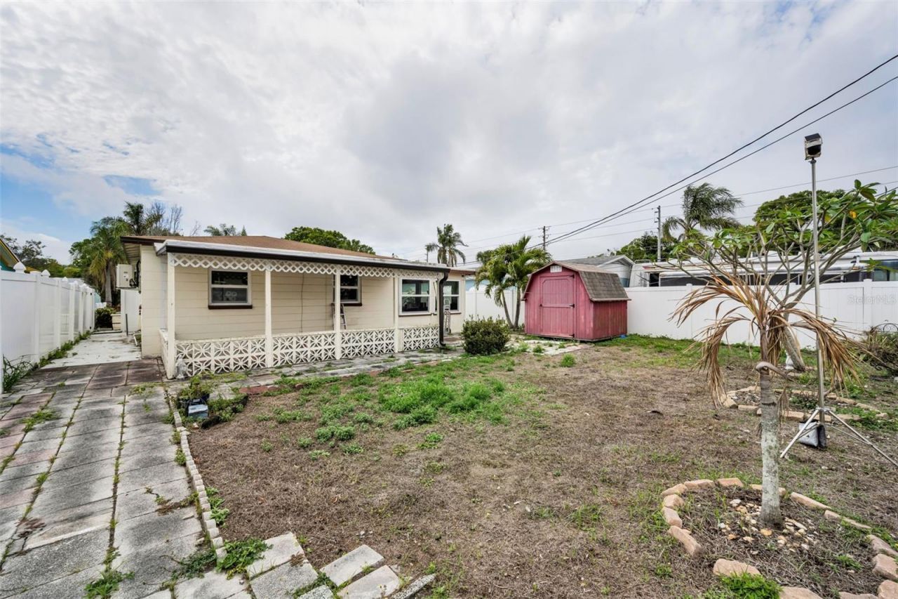 5769 Dartmouth Avenue N, Saint Petersburg, FL 33710 Photo