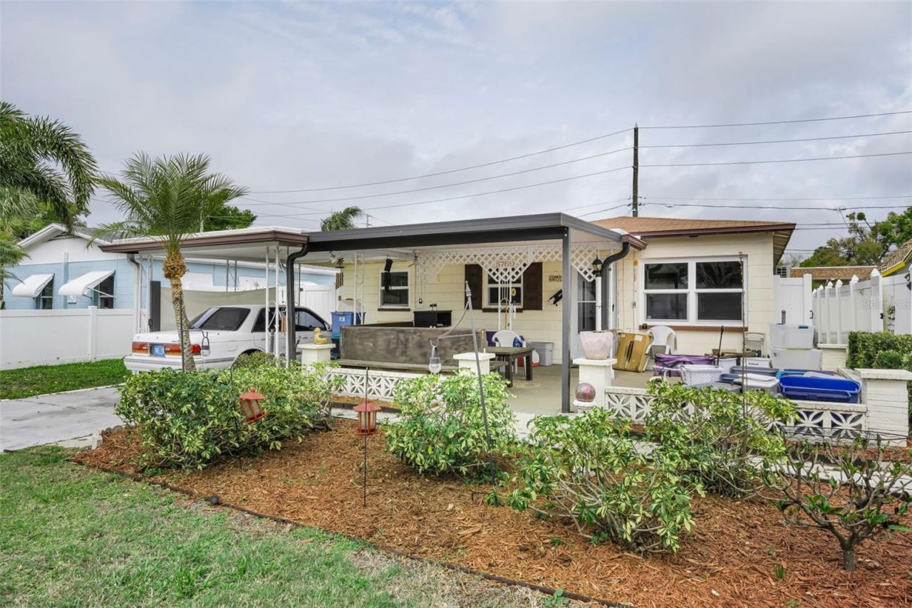 5769 Dartmouth Avenue N, Saint Petersburg, FL 33710 Photo