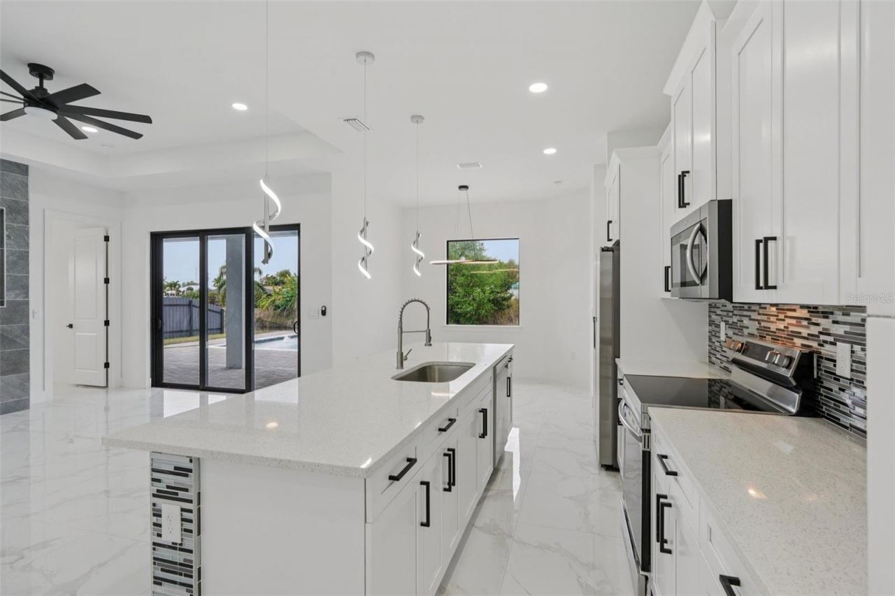 12 SE 17th Avenue, Cape Coral, FL 33990 Photo