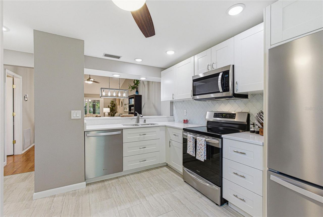 5905 36th Avenue Circle W, Bradenton, FL 34209 Photo