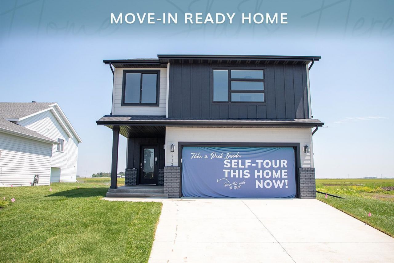 212 Lionheart Drive, Horace, ND 58047 Main Photo