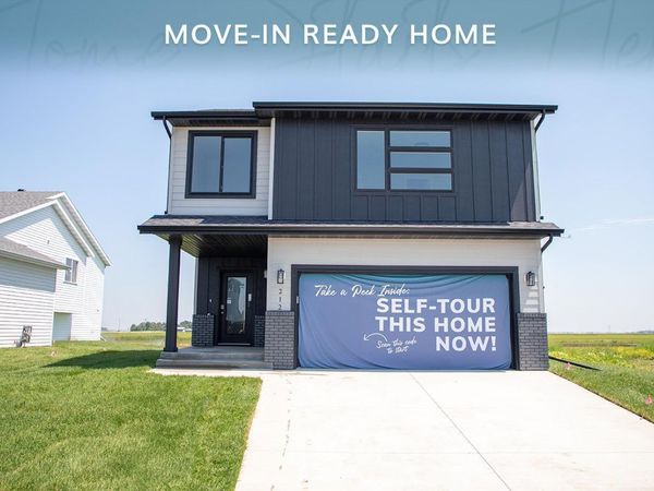 212 Lionheart Drive, Horace, ND 58047