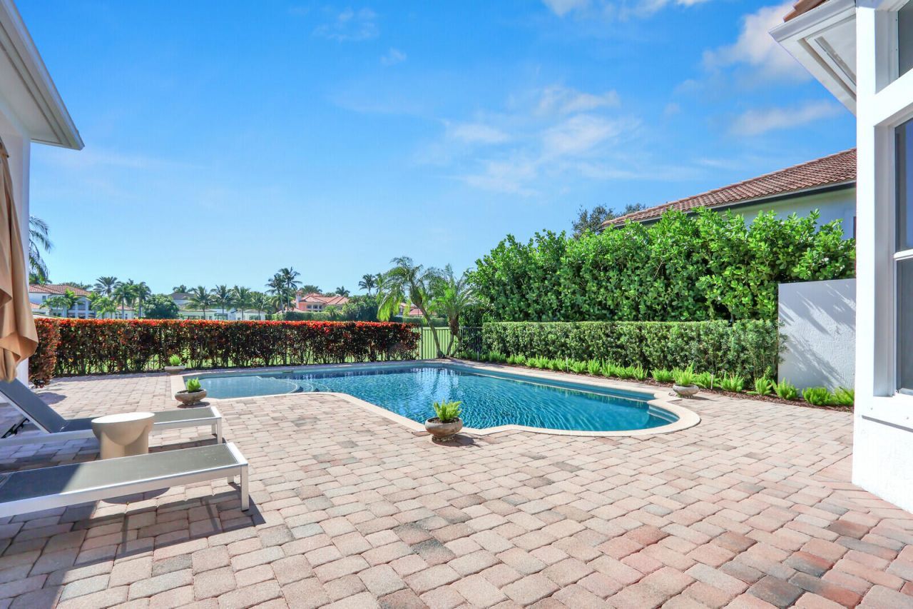 528 Les Jardin Drive, Palm Beach Gardens, FL 33410 Photo