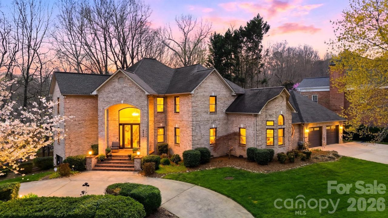 4624 9th Street Ne, Hickory, NC 28601 Main Photo