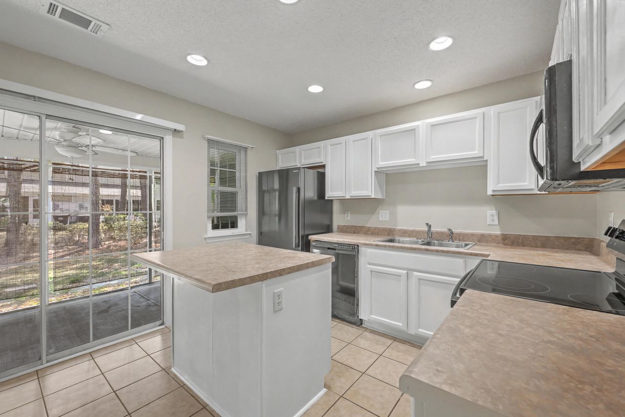 8039 Shadow Oak Drive Photo 11