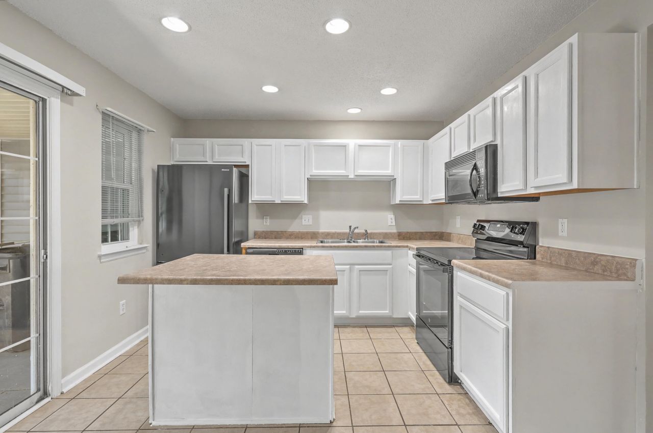 8039 Shadow Oak Drive Photo 12