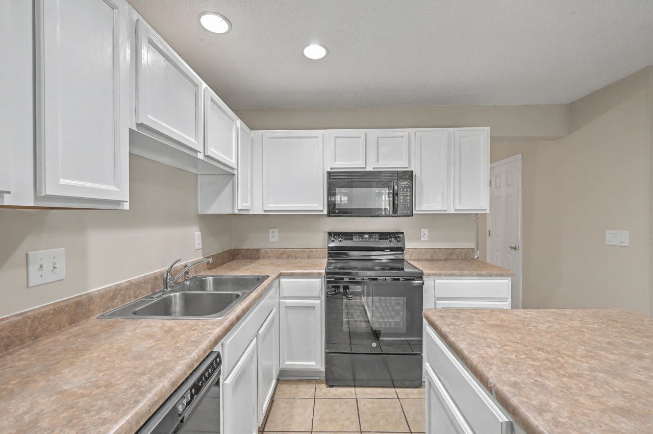 8039 Shadow Oak Drive Photo 14