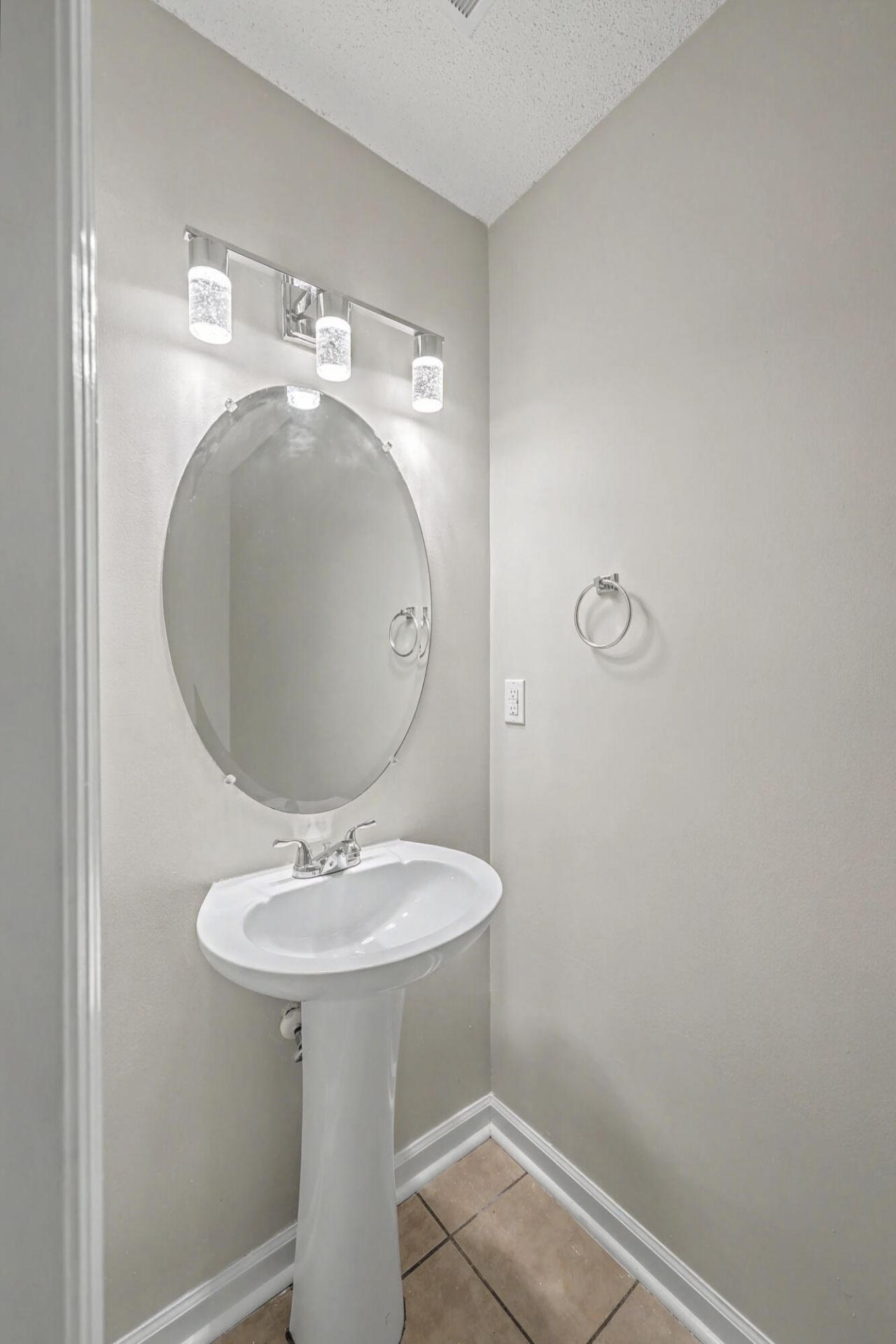 8039 Shadow Oak Drive Photo 15