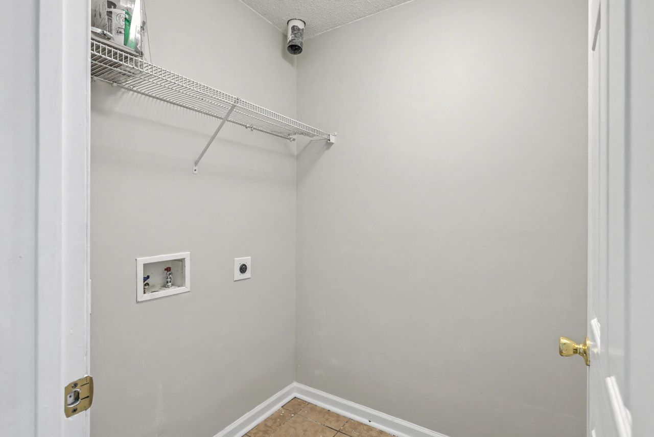 8039 Shadow Oak Drive Photo 16